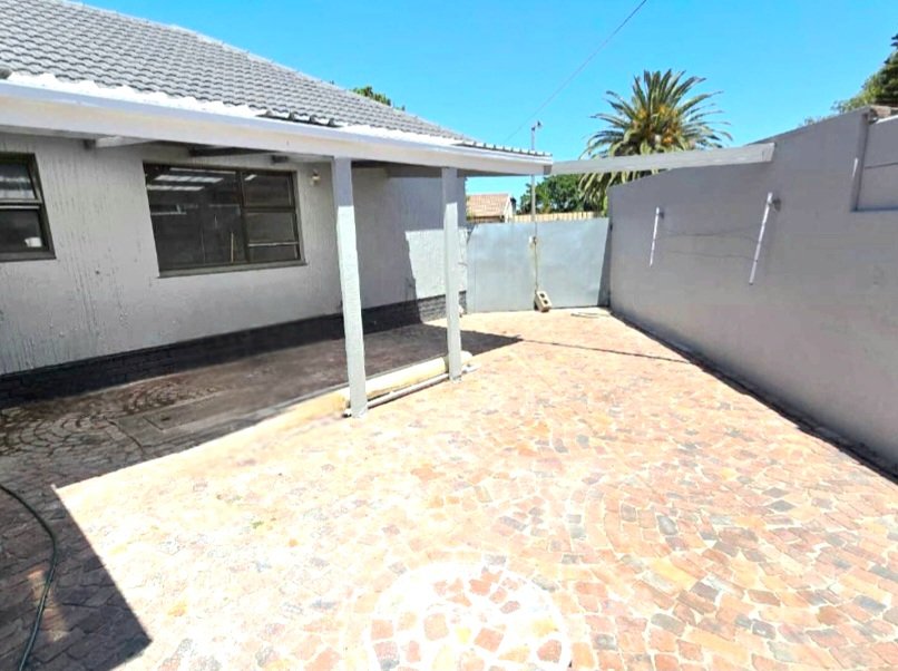 3 Bedroom Property for Sale in St Dumas Western Cape